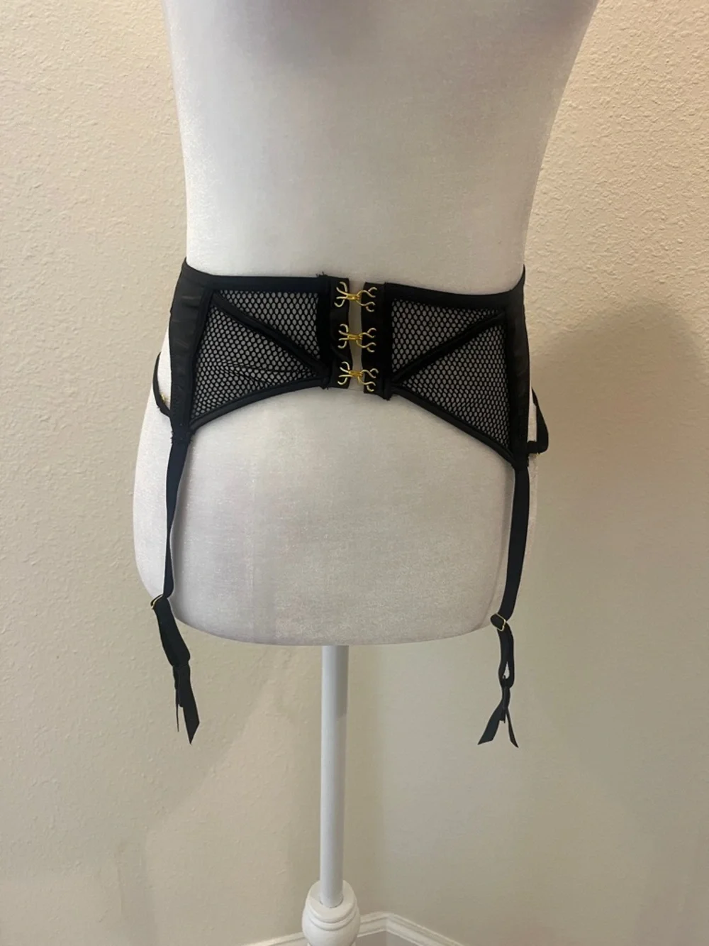Ann Summers The Superior Suspender Belt Black Garter Belt Small 4-6